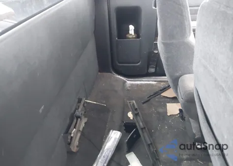 2000 Chevrolet S-10 Ls из США, поврежденный, VIN 1GCCS1945Y8133059